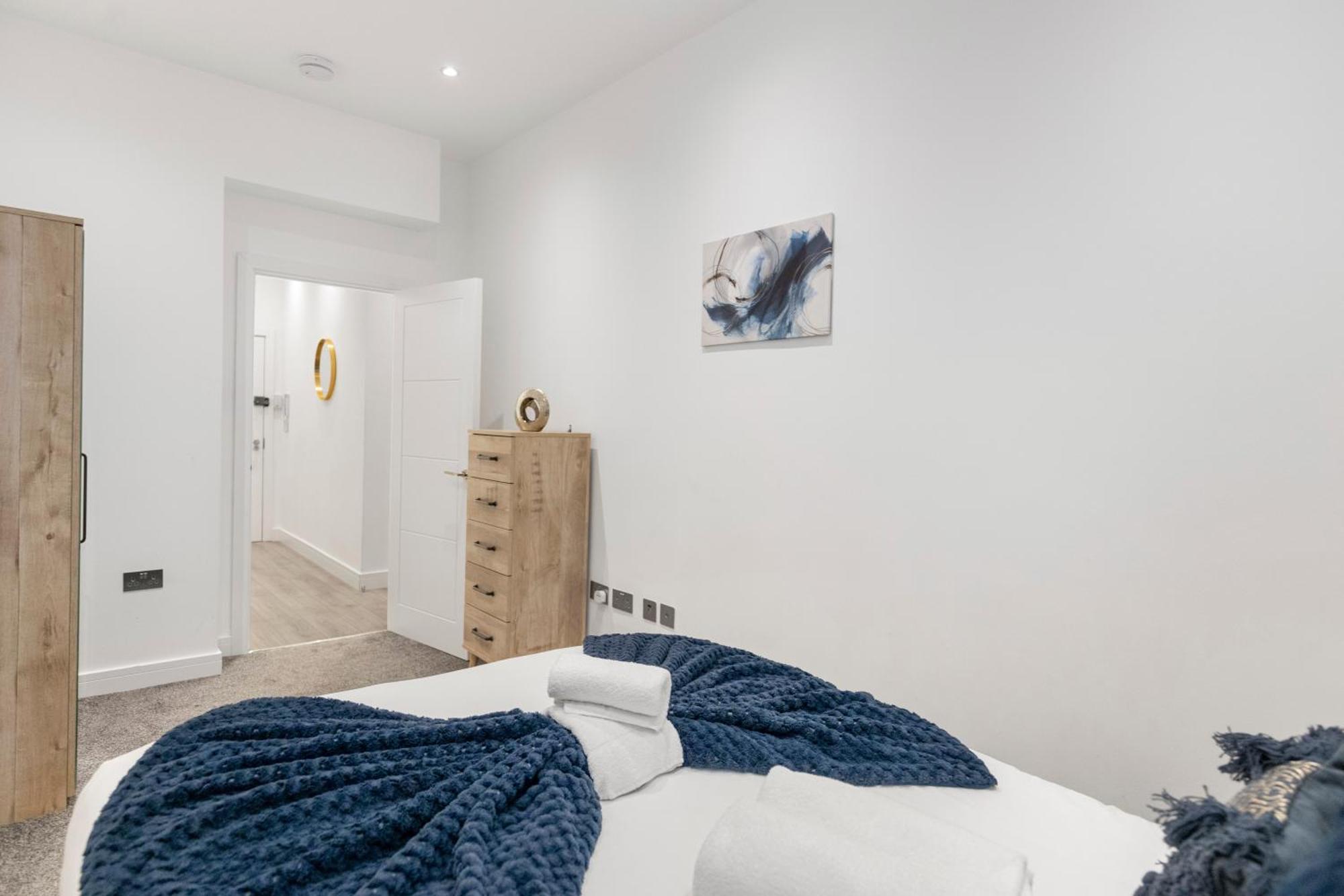 Welcoming And Spacious Apartment- Excellent Location Лондон Экстерьер фото