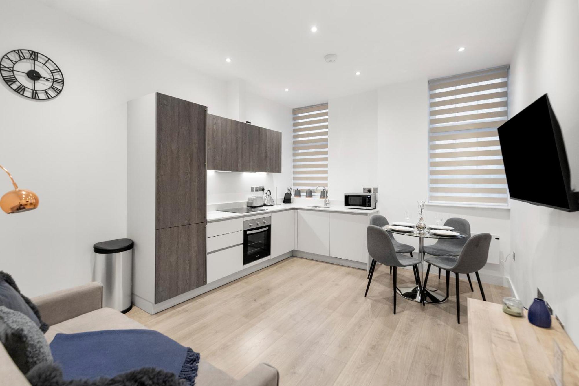 Welcoming And Spacious Apartment- Excellent Location Лондон Экстерьер фото