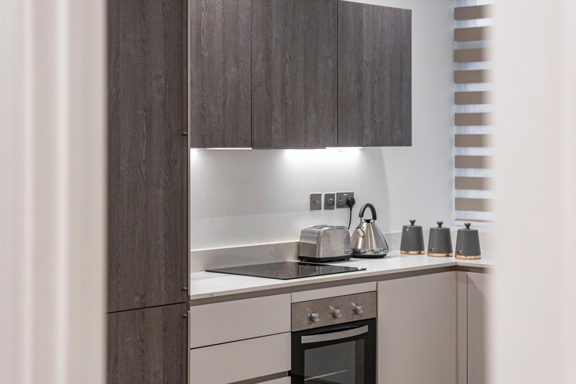 Welcoming And Spacious Apartment- Excellent Location Лондон Экстерьер фото