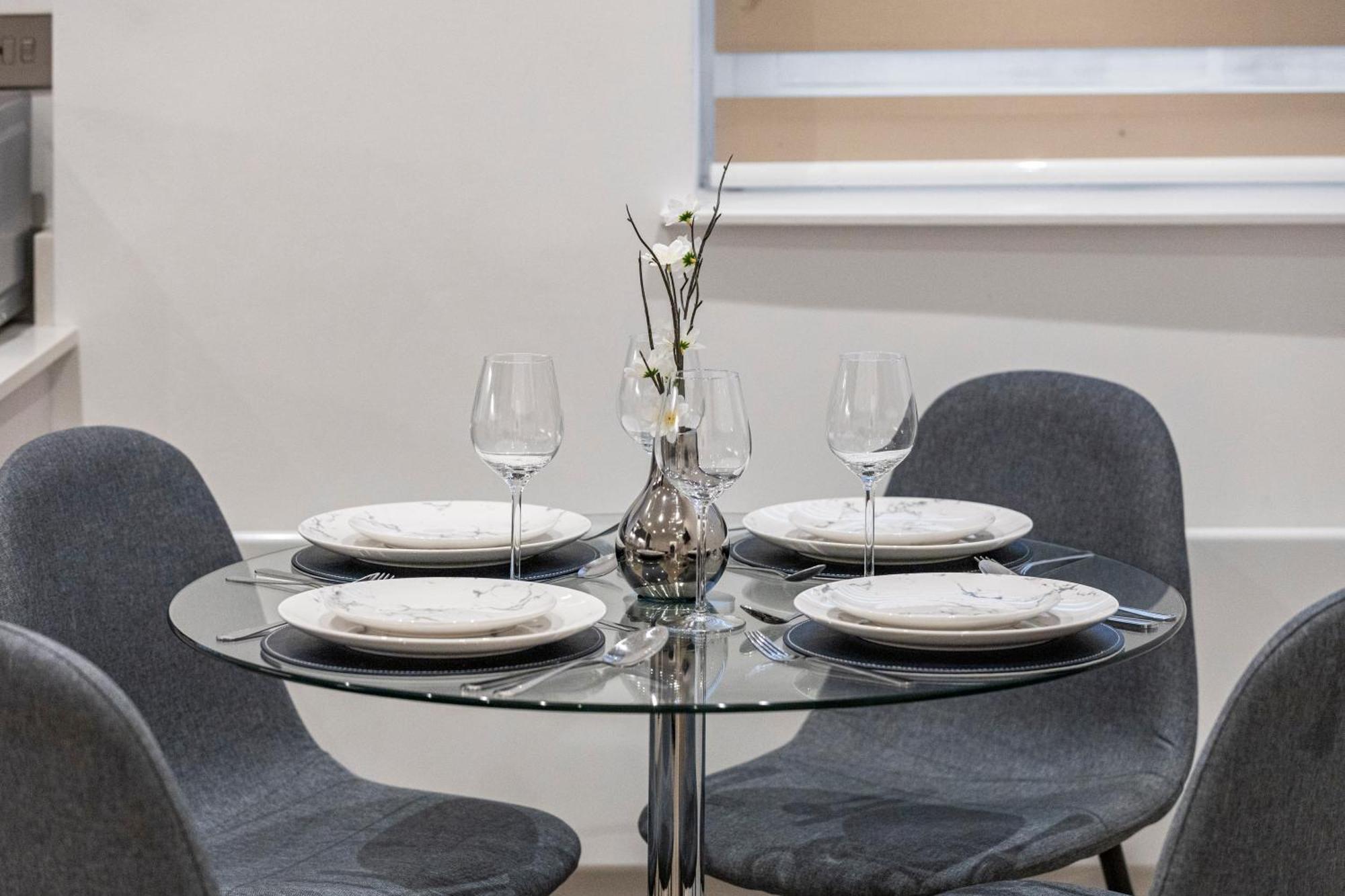 Welcoming And Spacious Apartment- Excellent Location Лондон Экстерьер фото